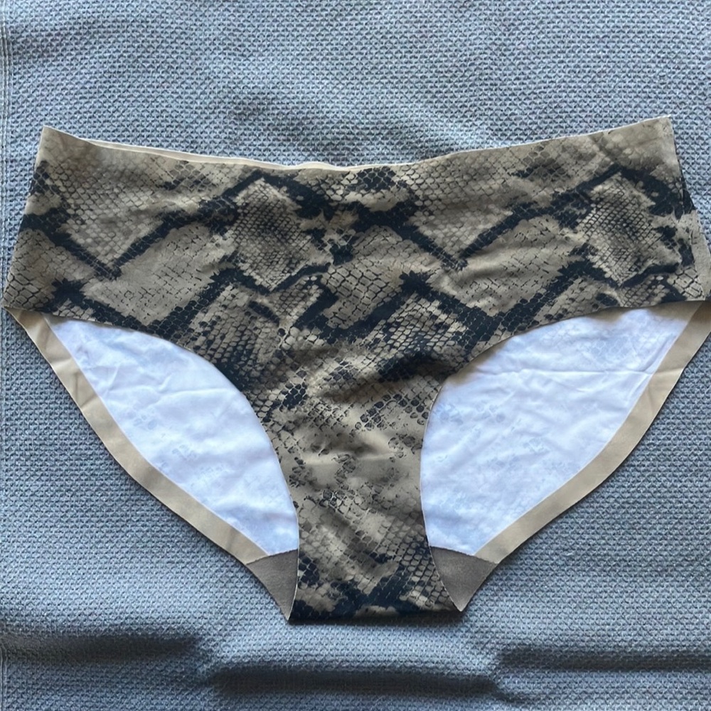 NEW EBY Seamless Brief Panties Taupe/Black- Med